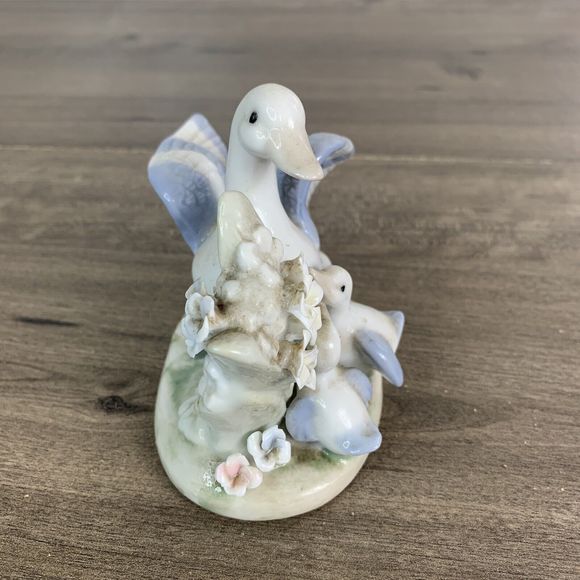 K's Collection Vintage Duck with Ducklings Porcelain Figurine Blue and White - Picture 3 of 10